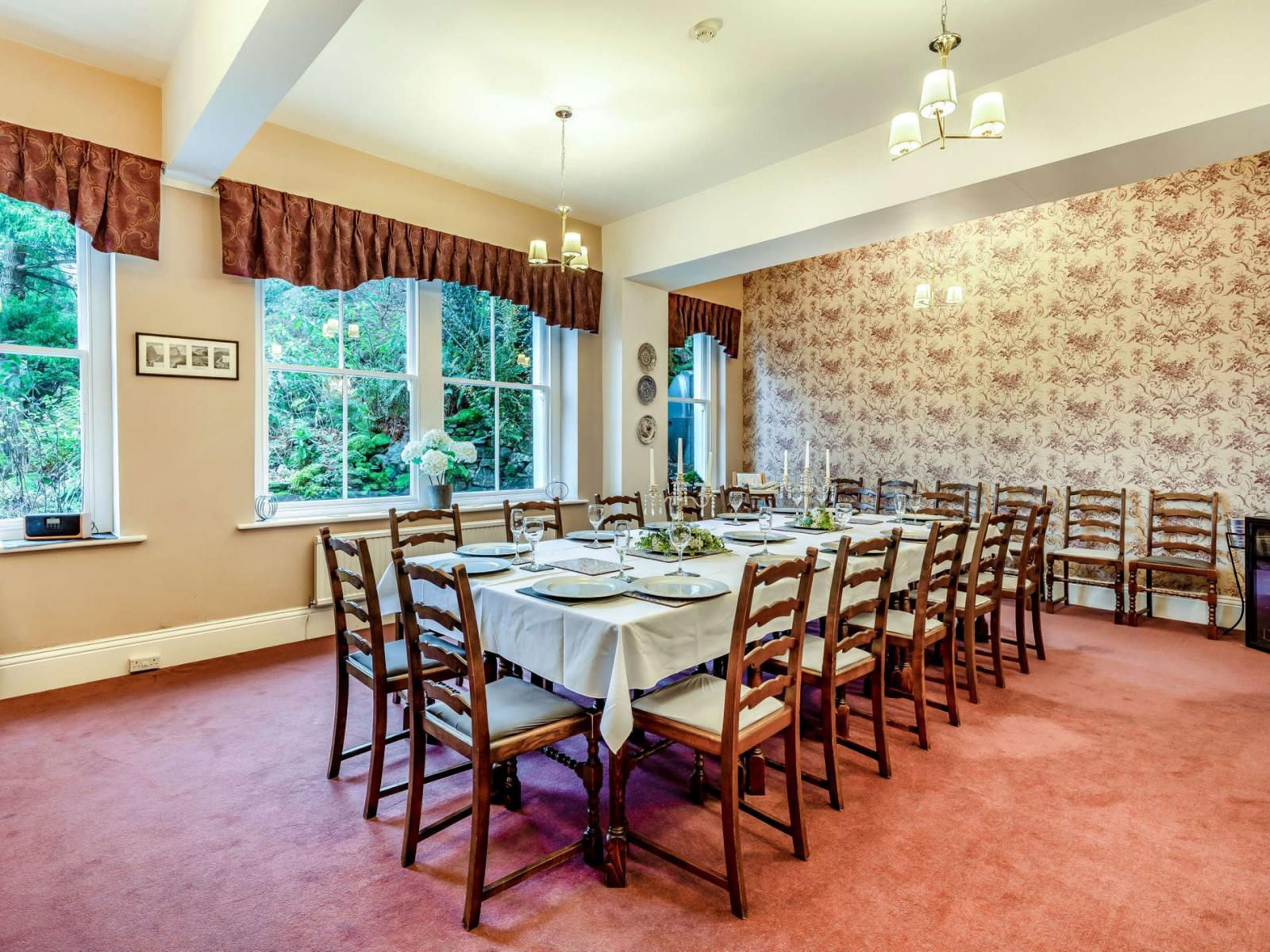 dining room with ample seating for 19